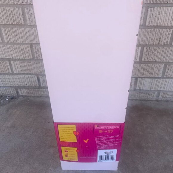 Our Generation Fashion Starter Kit in Gift Box Rosalind with Mix & Match Outfits - Picture 5 of 5